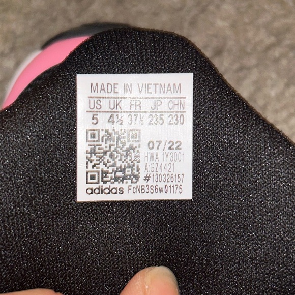 Woman’s adidas trainers - Picture 2 of 3